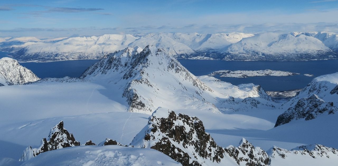 Fantastische Gipfelerlebnisse bei unseren Skitouren in den Lyngenalpen