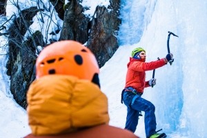 Pickeltechnik im Eiskletterkurs lernen