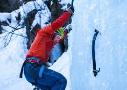 Eisklettern am gefrorenen Wasserfall lernen
