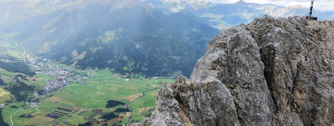 Die letzten Meter am Grat entlang zum Gipfel der Ehrwalder Sonnenspitze