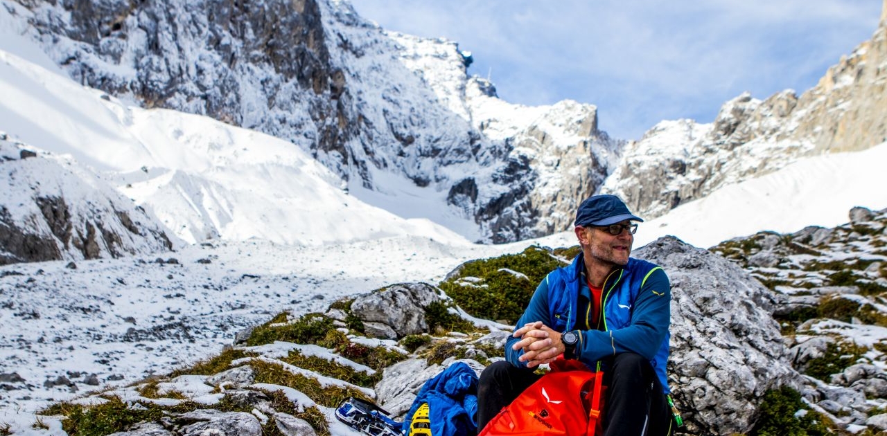 Kurze Pause während des Aufstieges zur Zugspitze via Höllental