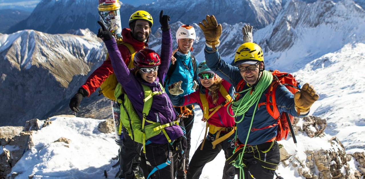 Die pure Gipfelfreude auf der Zugspitze genießen